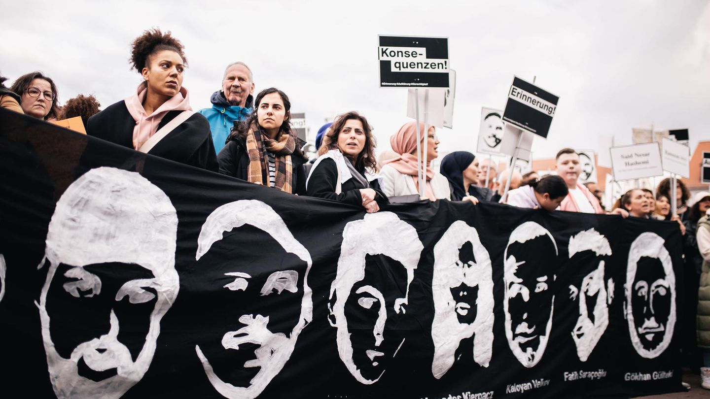 Hanau: Germany, your dead! A guest post by Hatice Akyün Hanau: Germany, your dead! A guest post by Hatice Akyün