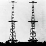 Die Funktürme der Militärschule von Dover: Aus den Feinheiten der Antennenanlagen konnten Elektronikspezialisten die Wellenlänge der Sendeanlage ermitteln und auf ihren möglichen Einsatz schließen.