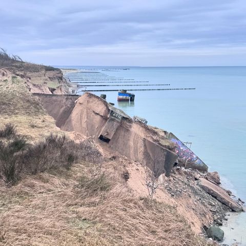 Ahrenshoop: Bild mit abgestürztem Bunker