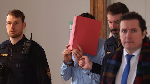 Neuschwanstein-Prozess: Der wegen Mordes angeklagte US-Amerikaner auf dem Weg in den Gerichtssaal