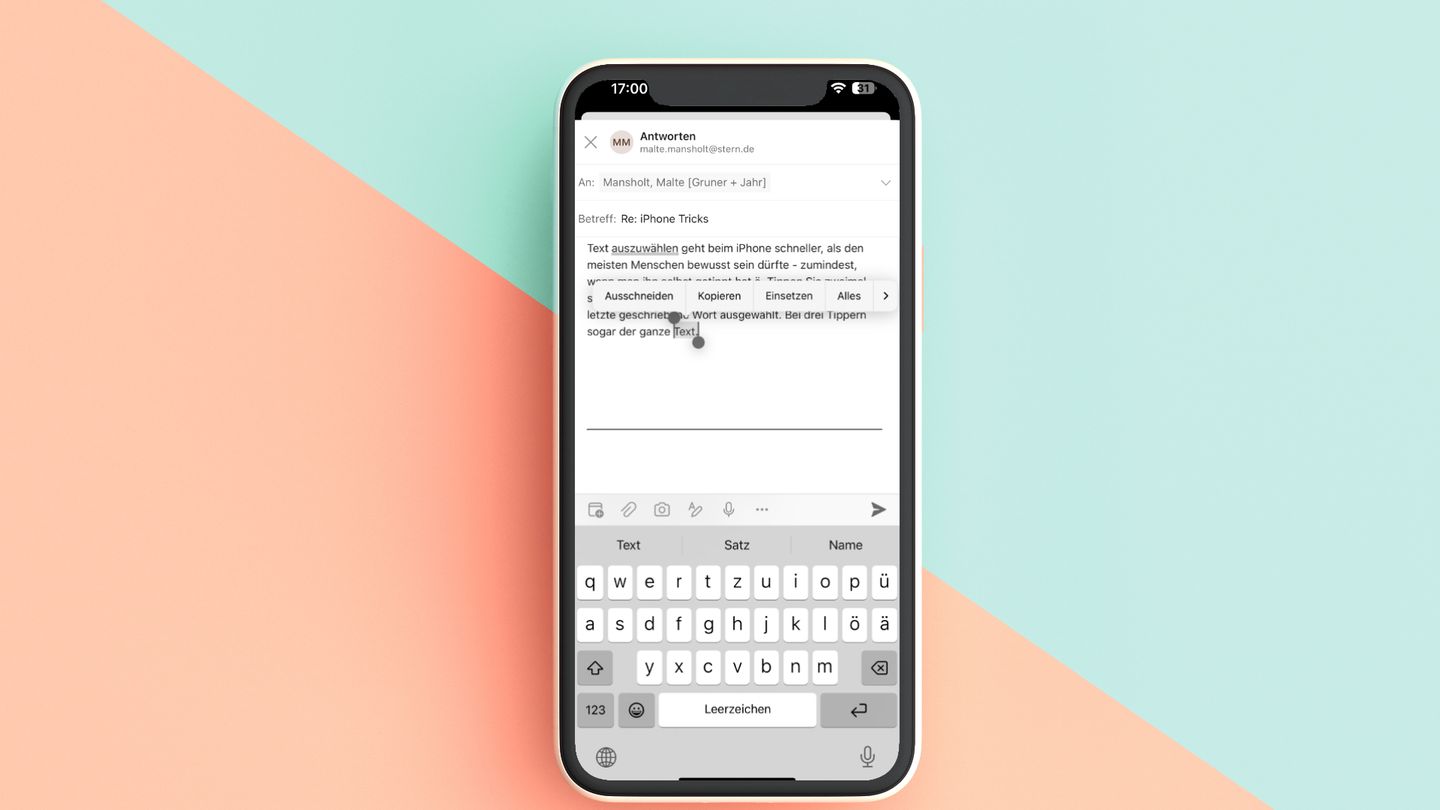 Schnelle Auswahl  Selbstgeschriebenen Text auszuwählen, geht beim iPhone schneller als man denkt. Tippen Sie zweimal schnell hintereinander ins Eingabefeld, ist sofort das letzte geschriebene Wort ausgewählt. Bei drei Tippern wird sogar der ganze Text markiert. 