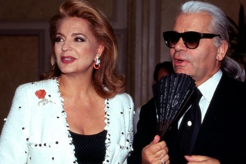 Ira von Fürstenberg neben Karl Lagerfeld in Sonnenbrille