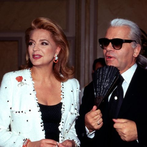 Ira von Fürstenberg neben Karl Lagerfeld in Sonnenbrille
