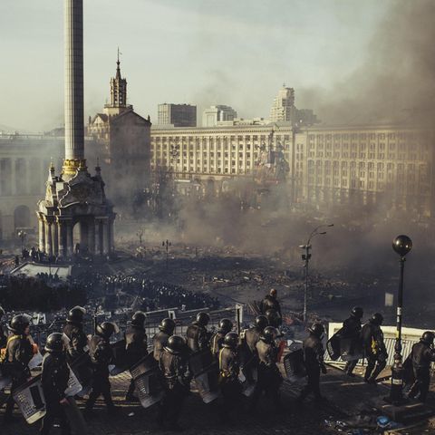 Majdan 2014: Sicherheitskräfte patrouillieren auf dem Unabhängigkeitsplatz in Kiew, Ukraine