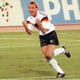 Der erlösende Moment: Brehme jubelt mit Jürgen Klinsmann