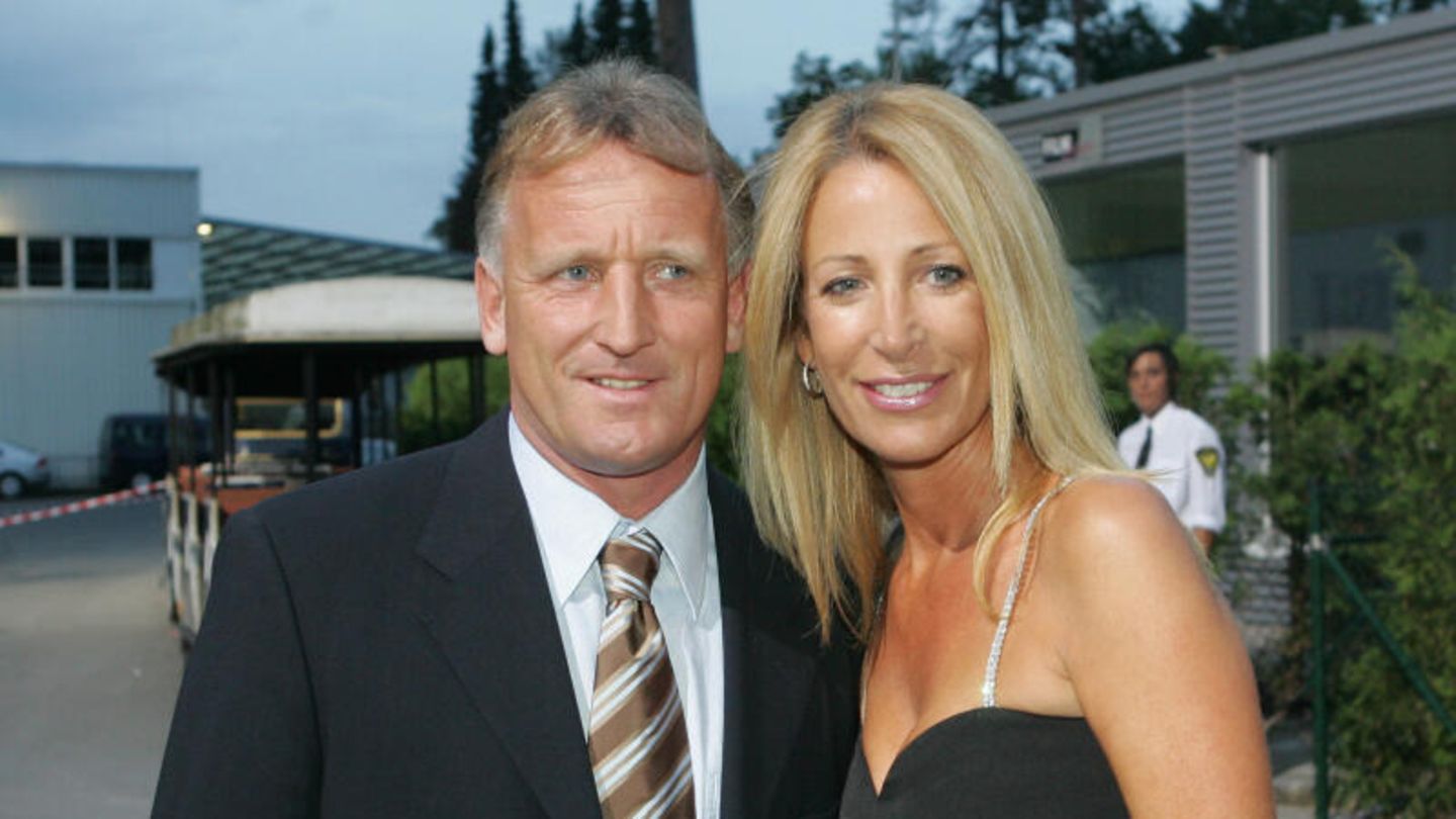 Andreas Brehme im Jahr 2005 mit seiner damaligen Ehefrau Pilar bei einer TV-Aufzeichnung der Beckenbauer-Gala