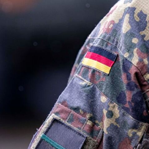 Blick auf die Uniform eines deutschen Soldaten