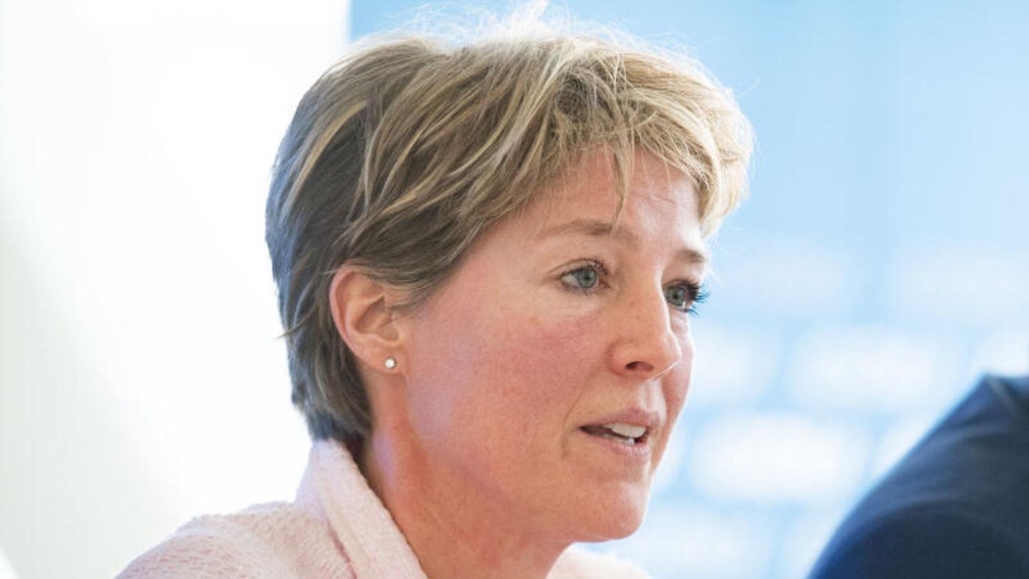 Die Unternehmerin Christina Block spricht auf einer Pressekonferenz.