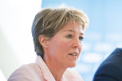 Die Unternehmerin Christina Block spricht auf einer Pressekonferenz.