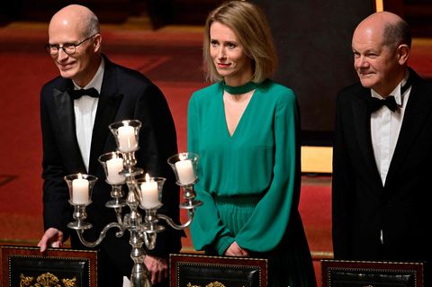 Kaja Kallas beim Matthiae-Mahl mit Hamburgs Erstem Bürgermeister Peter Tschentscher und Bundeskanzler Olaf Scholz