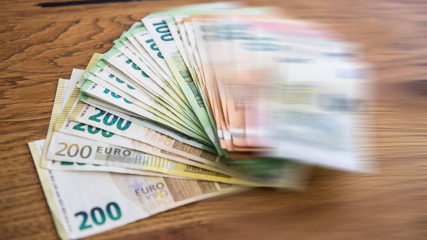 Rich in retirement: This is how much 30-year-olds have to invest