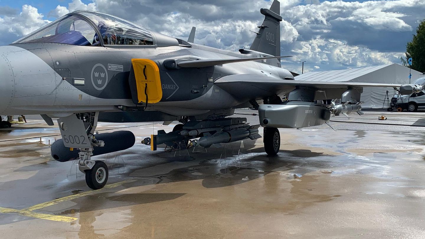Die Taurus KEPD 350 auf einer Ausstellung.