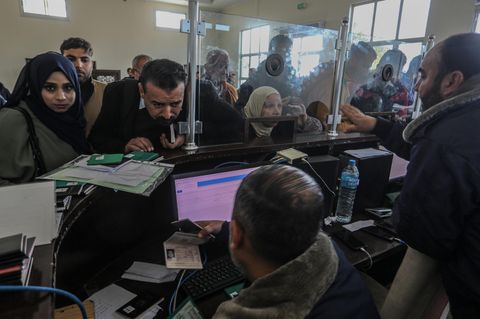 Bislang dürfen nur Palästinenser mit ausländischen Pässen über den Grenzübergang Rafah nach Ägypten ausreisen