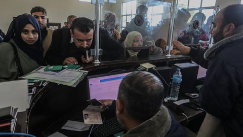 Bislang dürfen nur Palästinenser mit ausländischen Pässen über den Grenzübergang Rafah nach Ägypten ausreisen