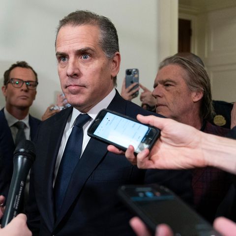 Joe Bidens Sohn Hunter Biden in Begleitung seines Anwalts Abbe Lowell (l) nach einer Anhörung des House Oversight Committees