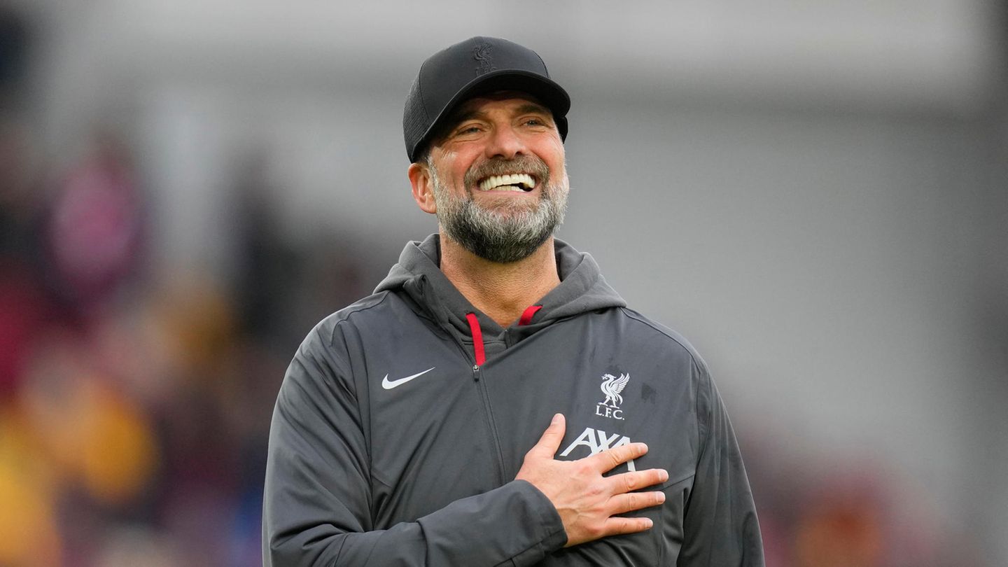 Jürgen Klopp Der Erfolgstrainer hört zum Saisonende beim englischen Spitzenreiter FC Liverpool auf. Er wäre sicher die Wunschlösung vieler Fans. Der Coach will aber nach fast neun Jahren an der Anfield Road eine Pause einlegen. Es ist schwer vorstellbar, dass er sich nun direkt in die nächste strapaziöse Aufgabe beim FC Bayern stürzt - das bestätigte am Mittwoch auch sein Berater gegenüber "Sky": "Jürgen Klopp wird nach der jetzigen Saison für ein Jahr weder einen Club noch eine Nationalmannschaft trainieren. Dabei bleibt es".