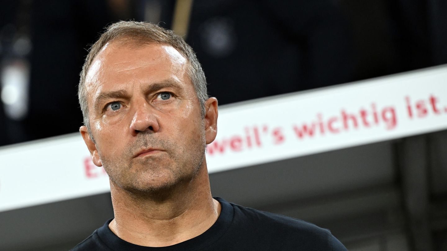 Der Ex-Bundestrainer hat den FC Bayern im Corona-Jahr 2020 zum letzten Triple geführt. Ein Jahr später beendete er sein Engagement an der Säbener Straße, weil er offenbar mit dem damaligen Sportvorstand Hasan Salihamidzic nicht zurechtkam. Salihamidzic ist inzwischen weg. Der Weg wäre frei. Flick war immerhin derjenige, der den Verein zum größten Erfolg seiner Geschichte führte, dem Triple 2020. Aber aufgewärmte Liebesbeziehungen sind stets eine riskante Angelegenheit.