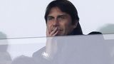 Der Italiener als Nachfolger von Tuchel, mit dem er sich einst in der Premier League an der Seitenlinie heftig zoffte? Das hätte was. Erfolge hat der Coach mit Meisterschaften bei Juventus, Inter und Chelsea vorzuweisen. Seine letzte Station bei Tottenham Hotspur endete aber weniger ruhmreich. Harry Kane könnte den Bayern-Bossen berichten.