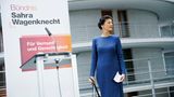 Über Sahra Wagenknecht wird im Bundestag angeblich schon gespottet, weil sie häufig fehlt. Fast jedes vierte Mal (23,68 Prozent) hat sie geschwänzt. Das entspricht 36 Entschuldigungen bei 152 Sitzungen. Vielleicht hatte sie so viel mit der Gründung ihrer neuen Partei Bündnis Sahra Wagenknecht zu tun (BSW). Mit neun ehemaligen Linken-Mitgliedern bildet sie jetzt eine Gruppe im Bundestag. Annalena Baerbock von den Grünen hat genauso viele Fehlzeiten, fehlt aber in der Liste, weil sie als Außenministerin viel in der Welt herumjettet und so naturgemäß weniger Zeit hat.