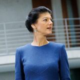 Über Sahra Wagenknecht wird im Bundestag angeblich schon gespottet, weil sie häufig fehlt. Fast jedes vierte Mal (23,68 Prozent) hat sie geschwänzt. Das entspricht 36 Entschuldigungen bei 152 Sitzungen. Vielleicht hatte sie so viel mit der Gründung ihrer neuen Partei Bündnis Sahra Wagenknecht zu tun (BSW). Mit neun ehemaligen Linken-Mitgliedern bildet sie jetzt eine Gruppe im Bundestag. Annalena Baerbock von den Grünen hat genauso viele Fehlzeiten, fehlt aber in der Liste, weil sie als Außenministerin viel in der Welt herumjettet und so naturgemäß weniger Zeit hat.