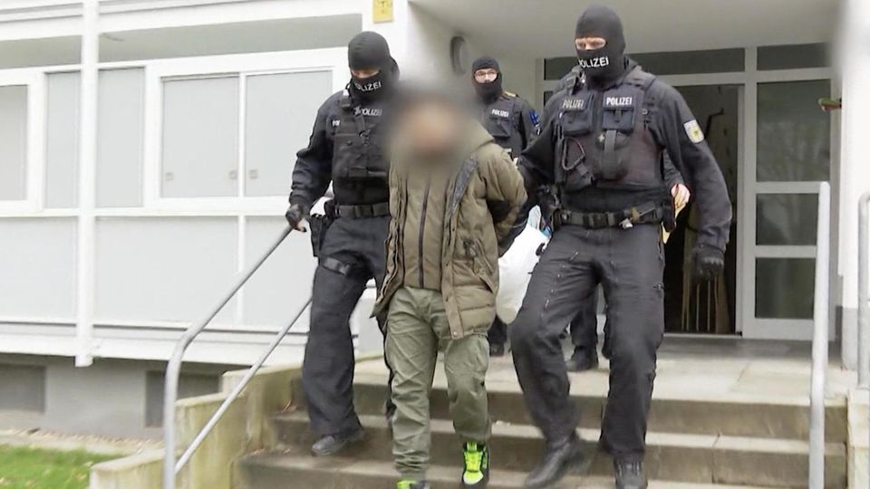 Großrazzia An über 20 Orten: Bundespolizei Nimmt Zahlreiche Schleuser ...