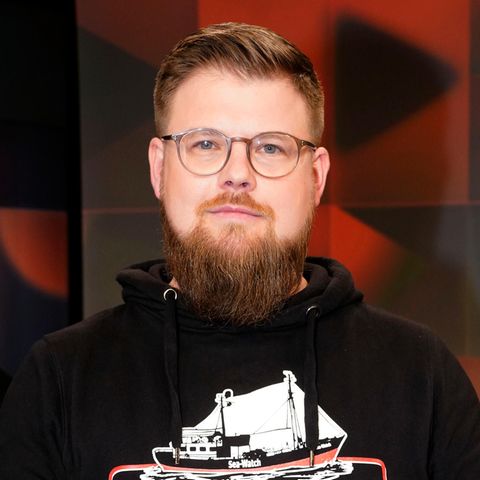 Thomas Kessen, 35, ist Sprecher von "Unsere Kurve", einem Verein, in dem sich Fanorganisationen zusammengeschlossen haben. "Unsere Kurve" repräsentiert mehr als 300.000 Fußballfans in Deutschland. 