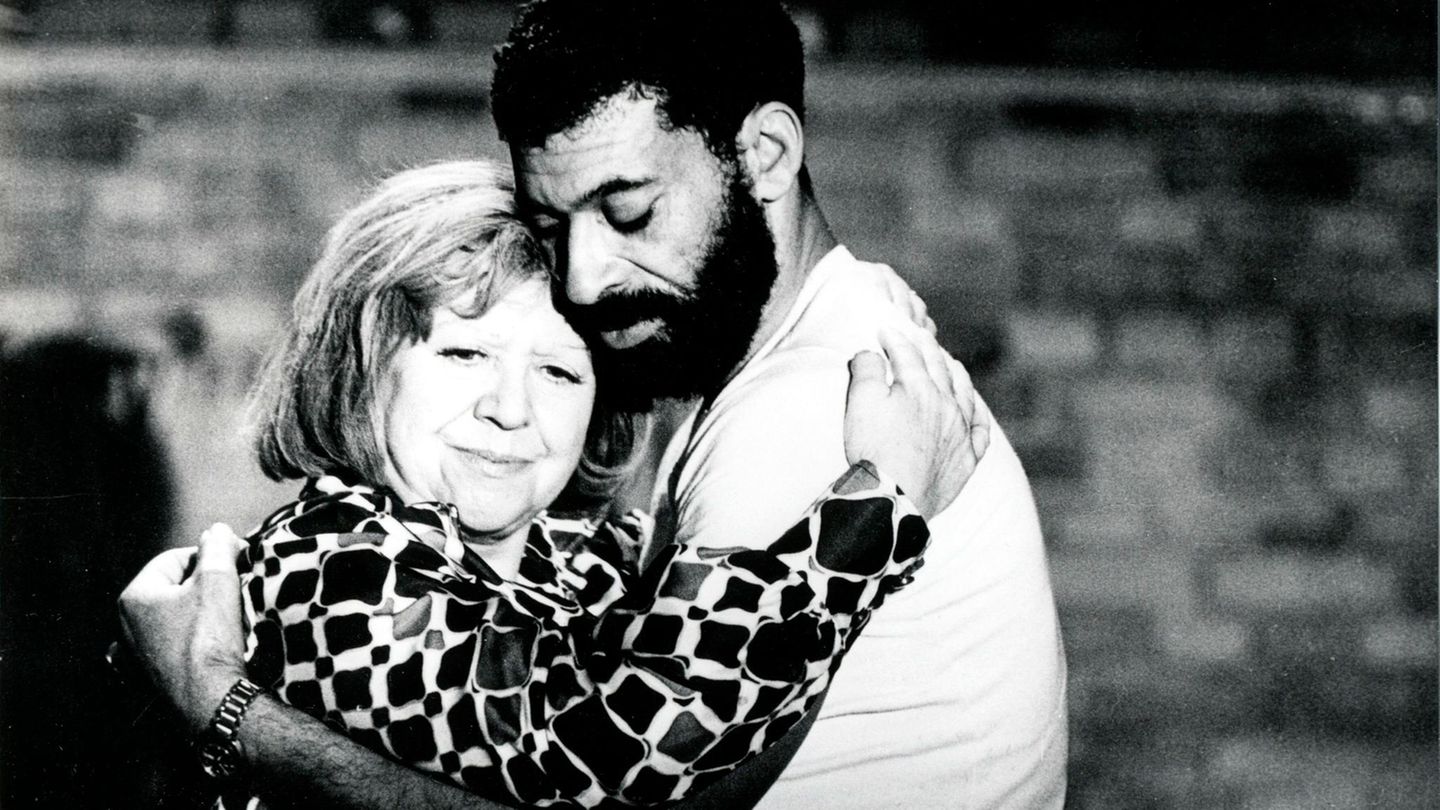 Brigitte Mira und El Hedi Ben Salem in dem deutschen Spielfilm "Angst essen Seele auf"