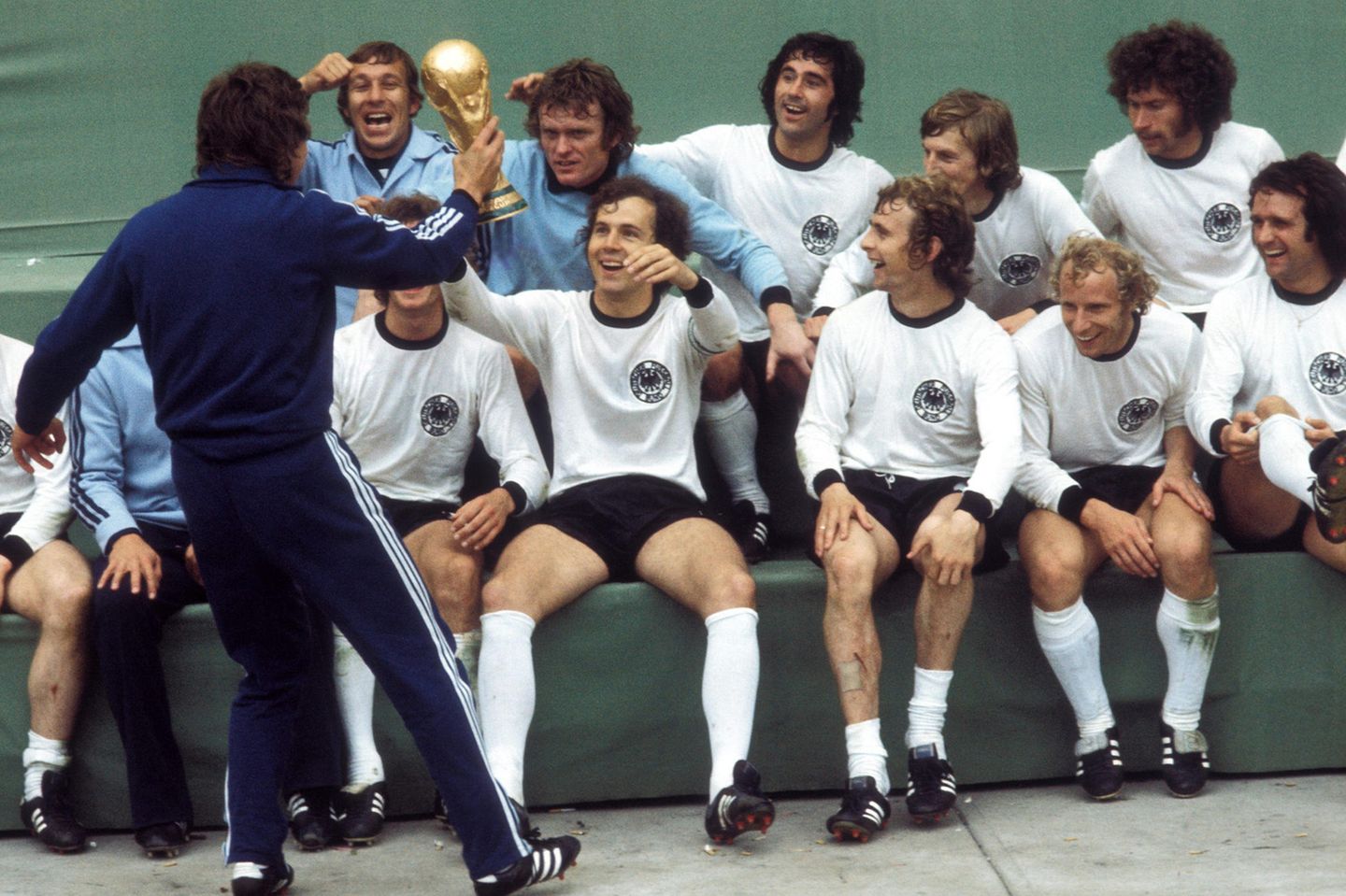 Jubelfoto der Mannschaft zur Weltmeisterschaft 1974