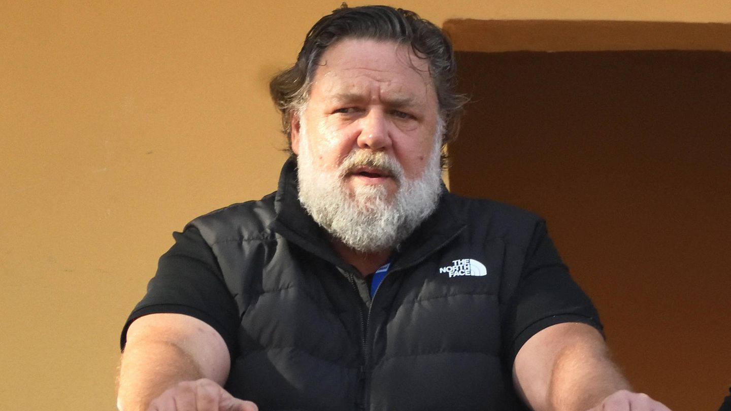 Russell Crowe shaved for the first time in five years