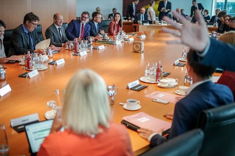 Sieht eigentlich nach einer fröhlichen Runde aus, doch bereits im Ampel-Kabinett sorgte der Streit um das Wachstumschancengesetz für Unstimmigkeiten