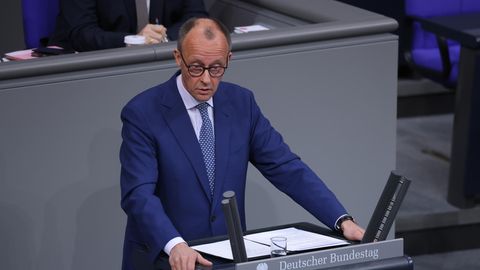 CDU-Chef Friedrich Merz spricht im Bundestag zur Taurus-Lieferung