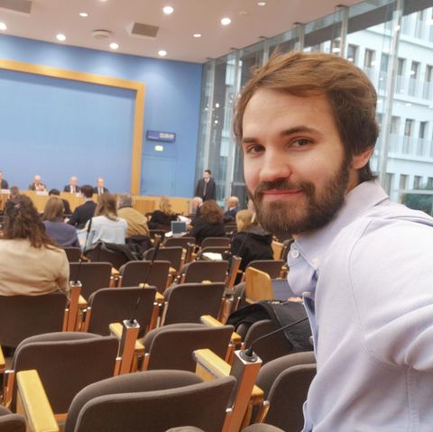 Nils Kollmann bei der Pressekonferenz von Gesundheitsminister Lauterbach in Berlin