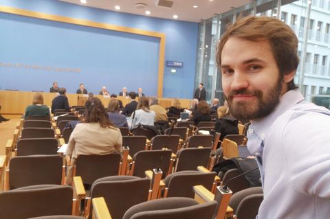 Nils Kollmann bei der Pressekonferenz von Gesundheitsminister Lauterbach in Berlin
