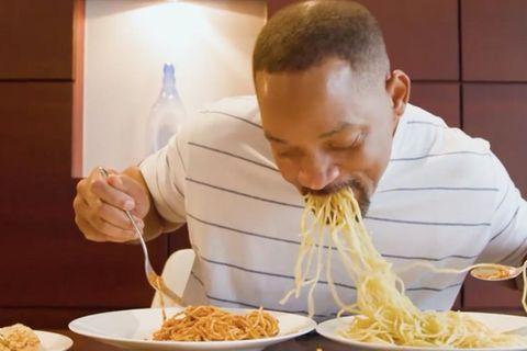 In seinem neuen Instagram-Clip futtert Will Smith Spaghetti – und amüsiert sich so über die KI-Entwicklung