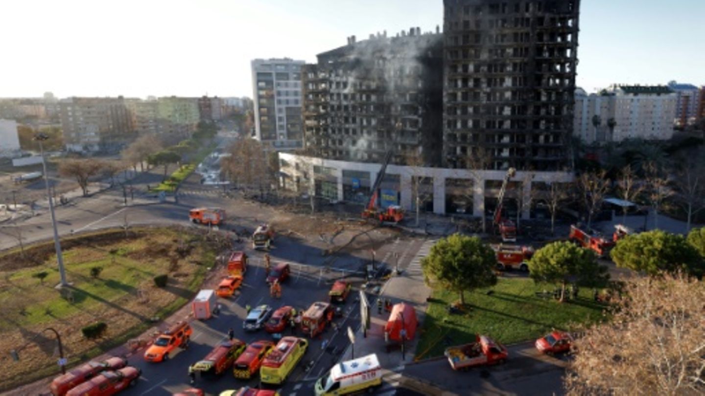 Noch 14 Vermisste nach Hochhausbrand in Valencia