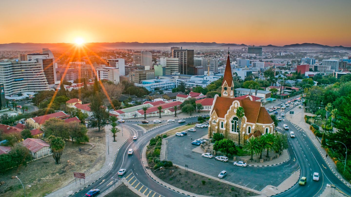 In Namibia werden 10.60 Euro monatlich verlangt. Es gibt Rabatt für Senioren, Kranke und Menschen mit Behinderung.