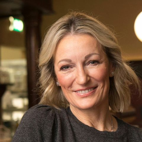 Einstweilige Verfügung abgelehnt: Sieg vor dem Landgericht Hamburg. Monika Gruber darf den vollen Namen einer Bloggerin weiter verbreiten. Das Gericht sieht darin erlaubte Satire und Zuspitzung.