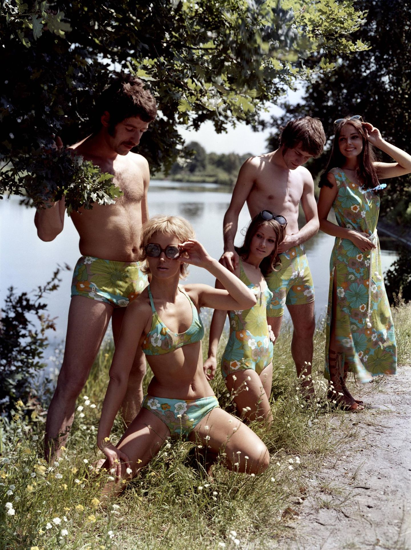 DDR - Models zeigen die neueste Bademode