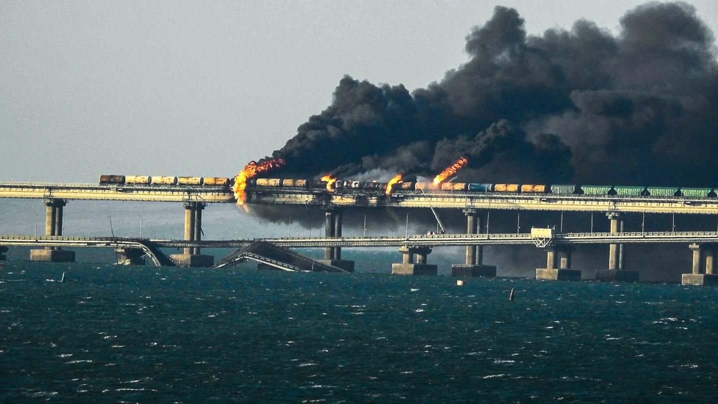 8. Oktober 2022: Explosion auf der Krim-Brücke 8. Oktober 2022: Explosion auf der Krim-Brücke