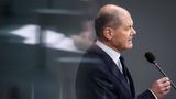 Bundeskanzler Olaf Scholz spricht im Bundestag