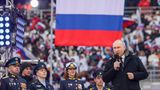 Putin lässt sich von ausgewählten Zuschauern in Moskau feiern