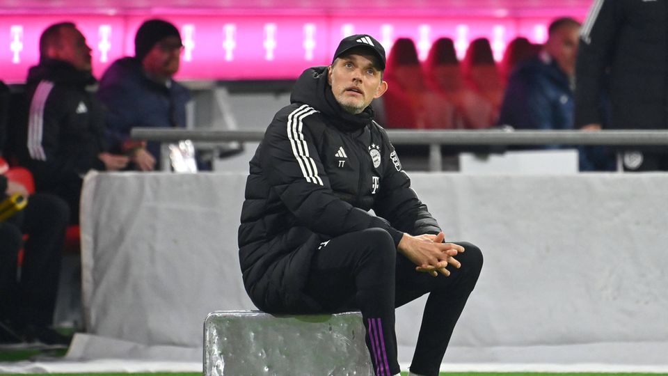 Thomas Tuchel setzte sich während des Spiels gegen RB Leipzig auf einen Alukoffer