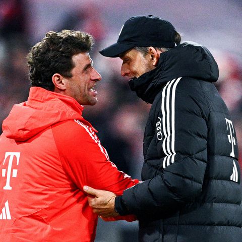 Alles locker bei den Bayern: Thomas Müller und Thomas Tuchel scherzen nach dem Spiel gegen RB Leipzig