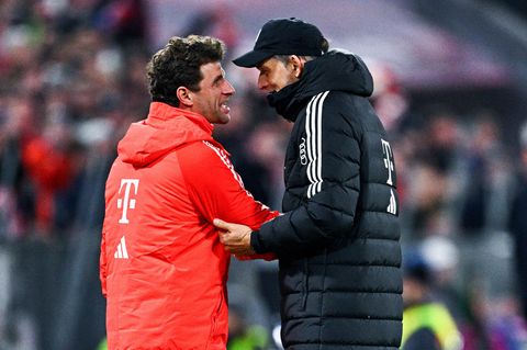 Alles locker bei den Bayern: Thomas Müller und Thomas Tuchel scherzen nach dem Spiel gegen RB Leipzig