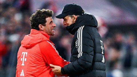 Alles locker bei den Bayern: Thomas Müller und Thomas Tuchel scherzen nach dem Spiel gegen RB Leipzig