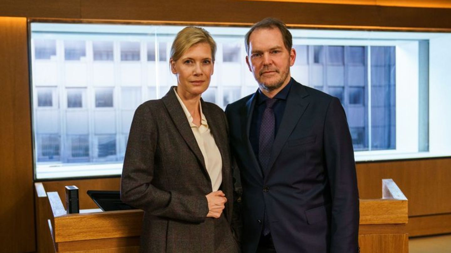 Ina Weisse und Godehard Giese in Ferdinand von Schirachs "Sie sagt. Er sagt."