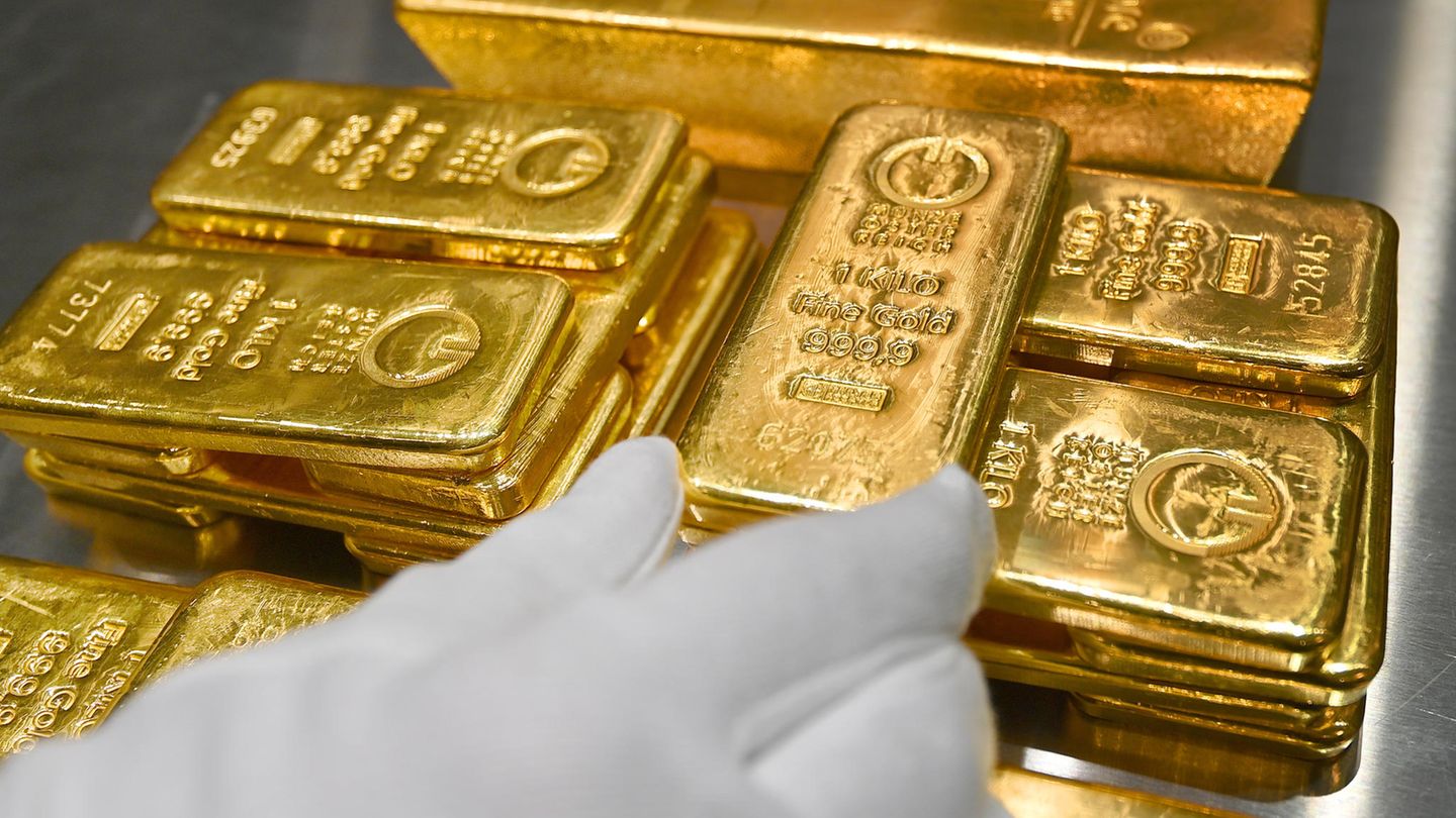 Buy gold? An investment expert says it brings peace to the portfolio Buy gold? An investment expert says it brings peace to the portfolio