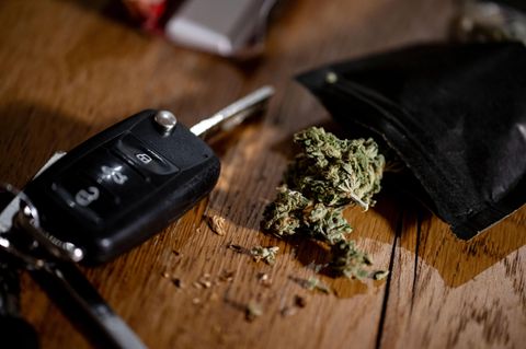 Cannabis soll legalisiert werden. Aber wie geht man damit im Straßenverkehr um? An neuen Regelungen wird gearbeitet