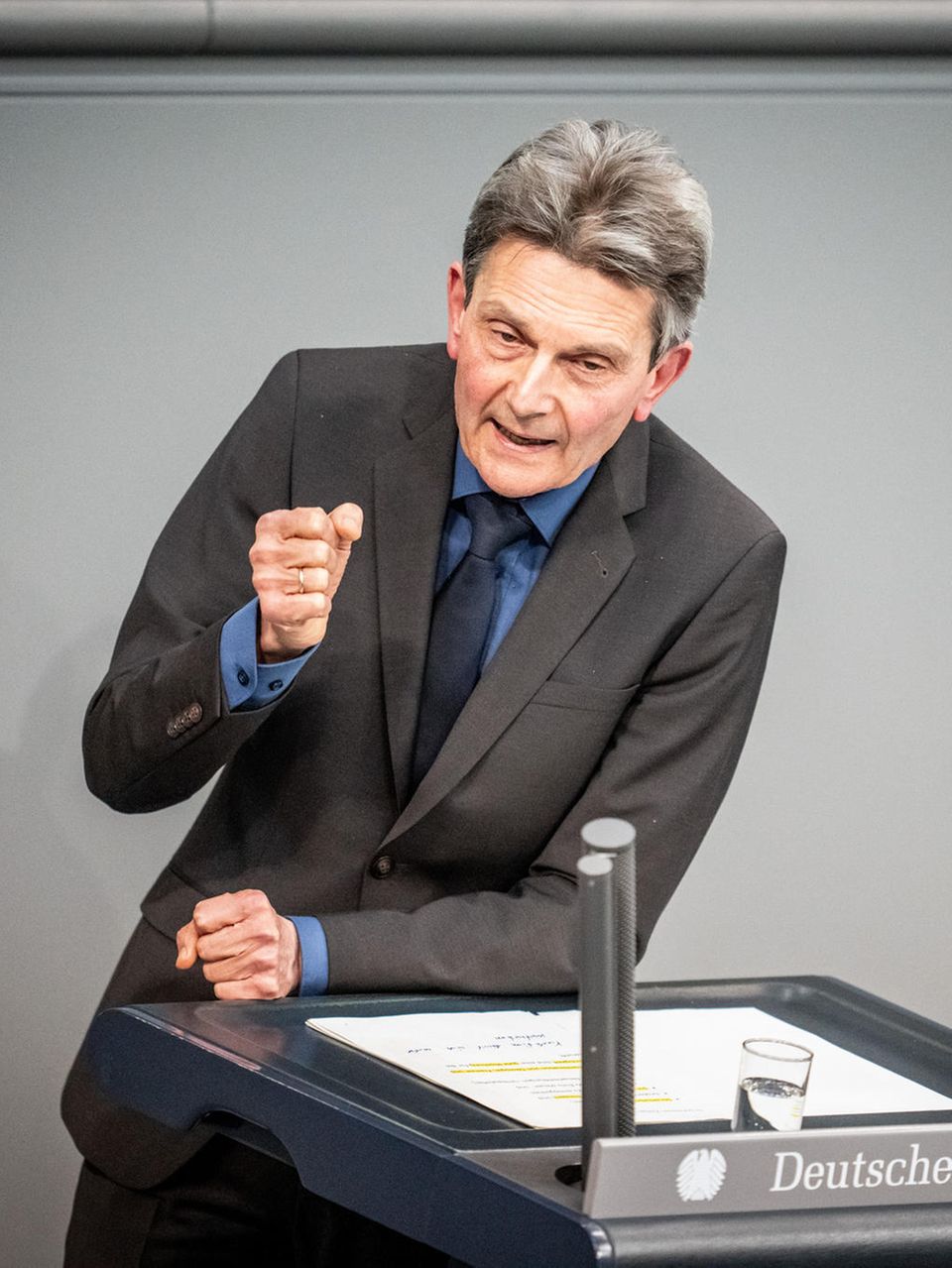 Rolf Mützenich Portrait Rolf Mützenich Portrait bei einer Ansprache im Bundestag
