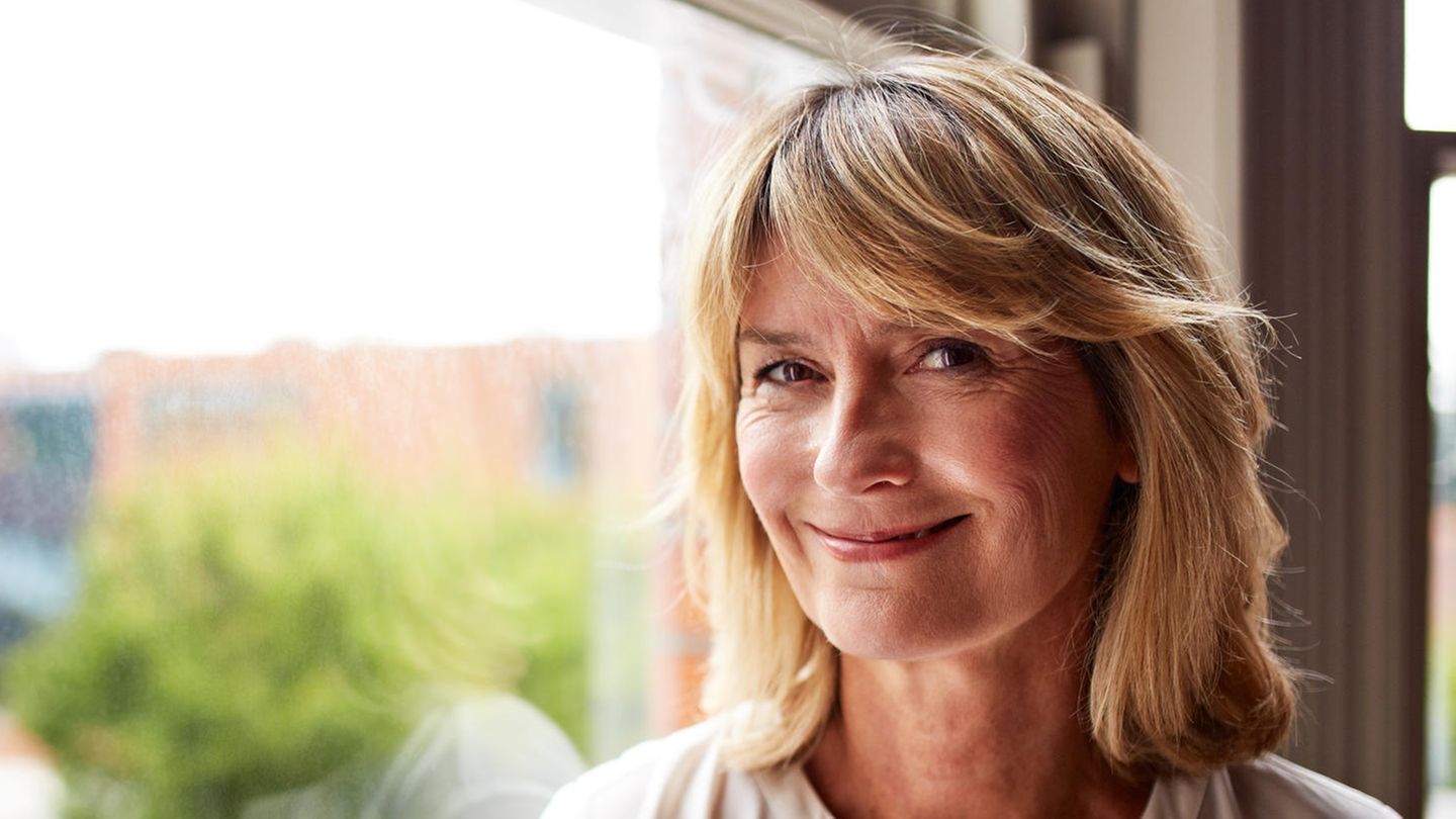 Eine hübsche Frau um die 50